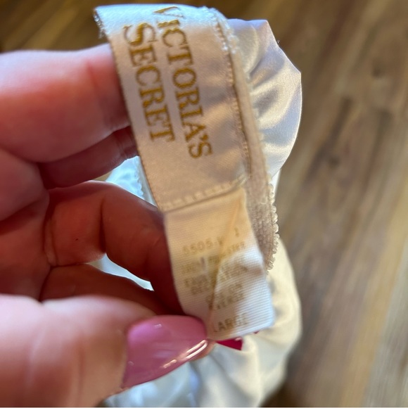 Victoria’s Secret white slip skirt size large 90s gold label - Picture 2 of 5